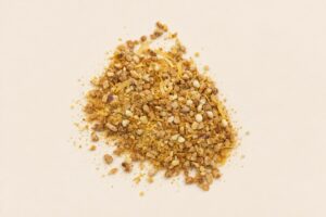 皮ごと乾燥した国産ゆずの粗めの粉末（チップ）